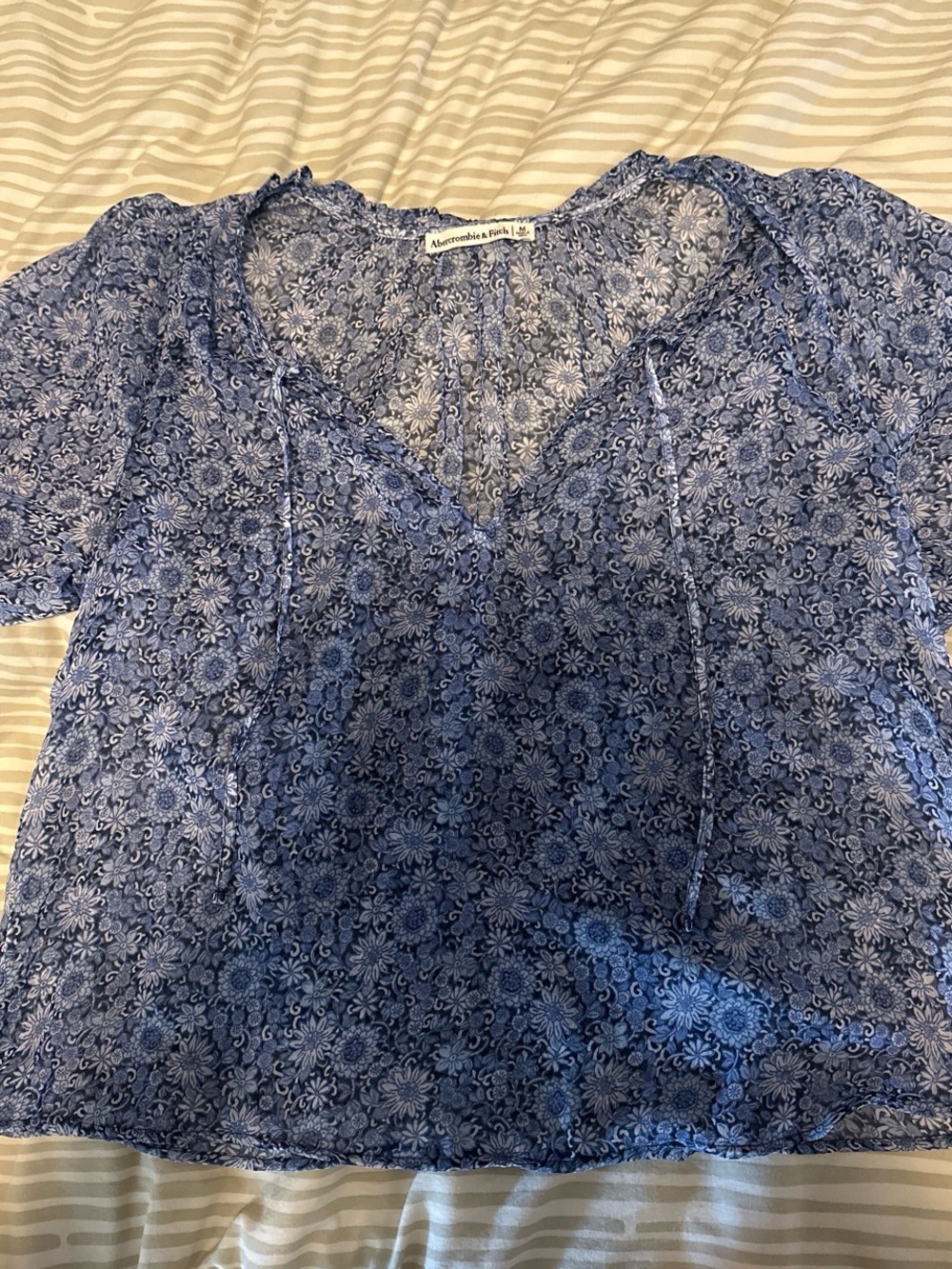 Abercrombie & Fitch Blue Floral Split-Neck Women’s Blouse